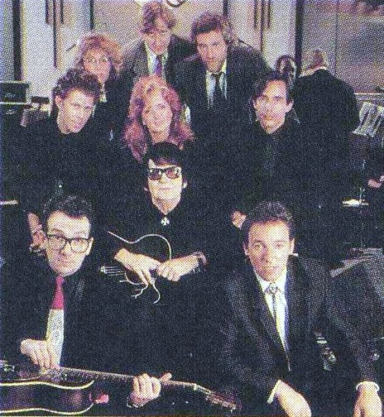 File:1987-11-19 Rolling Stone photo 02.jpg