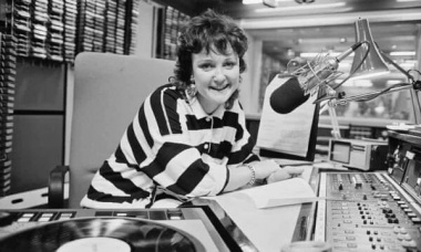English radio broadcaster Janice Long pictured in a radio broadcasting studio in London on 15th August 1985. (Photo by United News/Popperfoto via Getty Images)